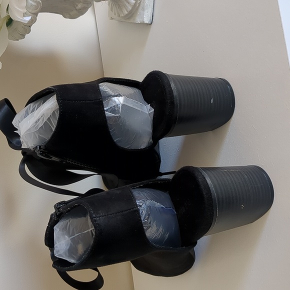 Old Navy  peep toe booties. fabric, lace up and zipper closures. - Picture 10 of 11